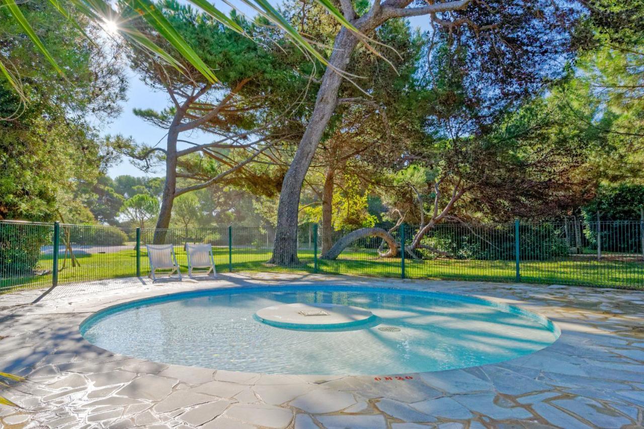Residence Pierre & Vacances La Pinede Єр Екстер'єр фото
