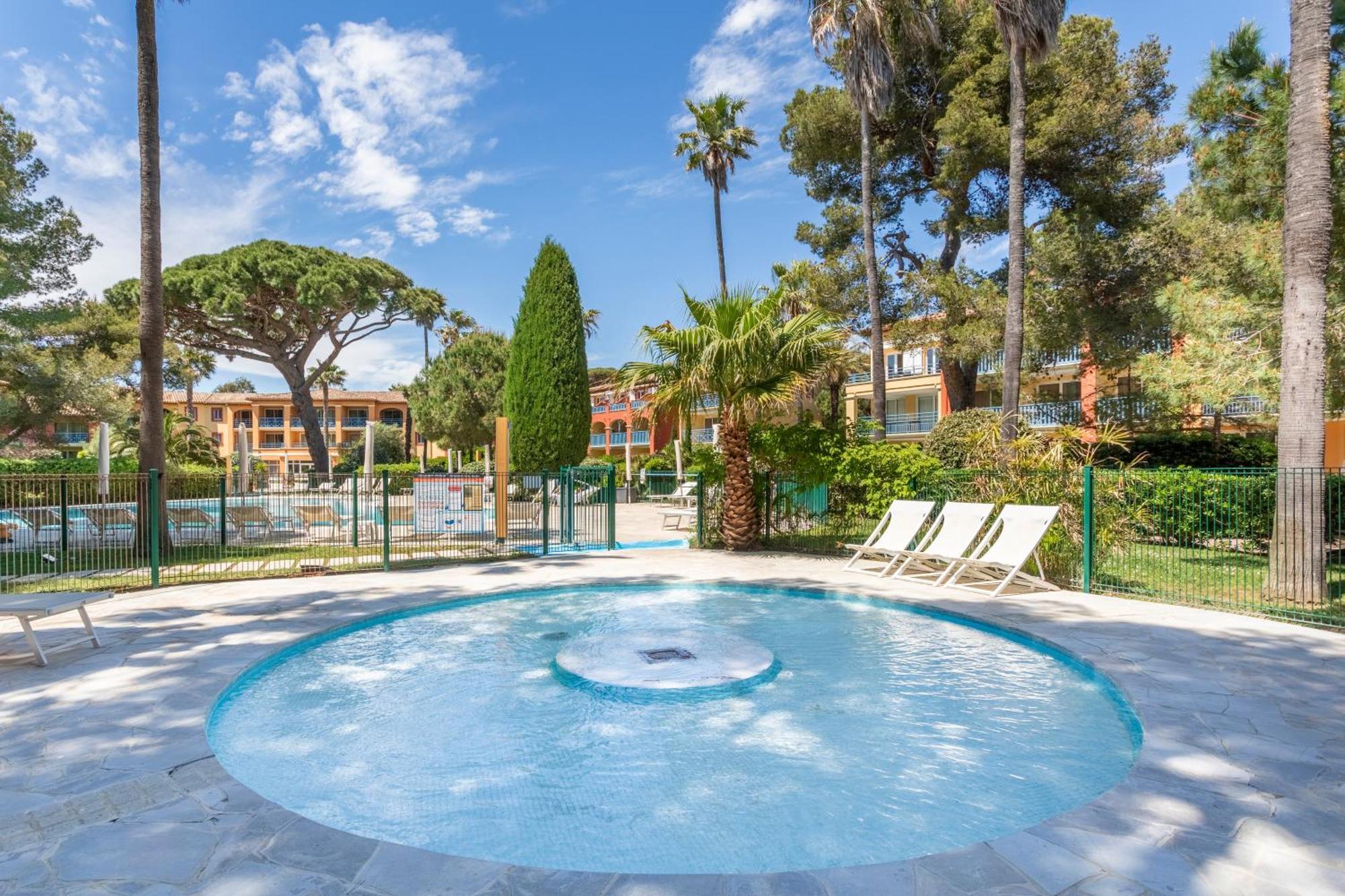 Residence Pierre & Vacances La Pinede Єр Екстер'єр фото