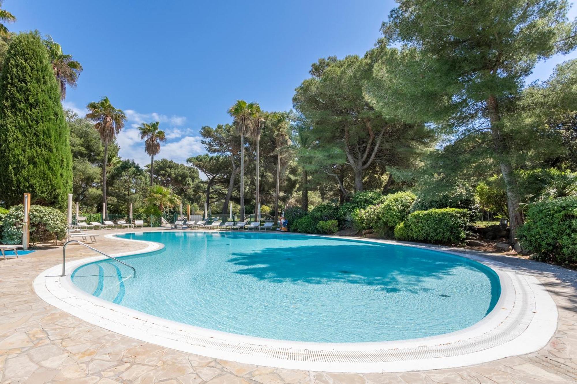 Residence Pierre & Vacances La Pinede Єр Екстер'єр фото